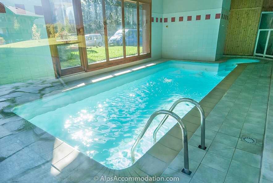 Chalet Amande E4 Samoëns - Enjoy a relaxing dip in the pool