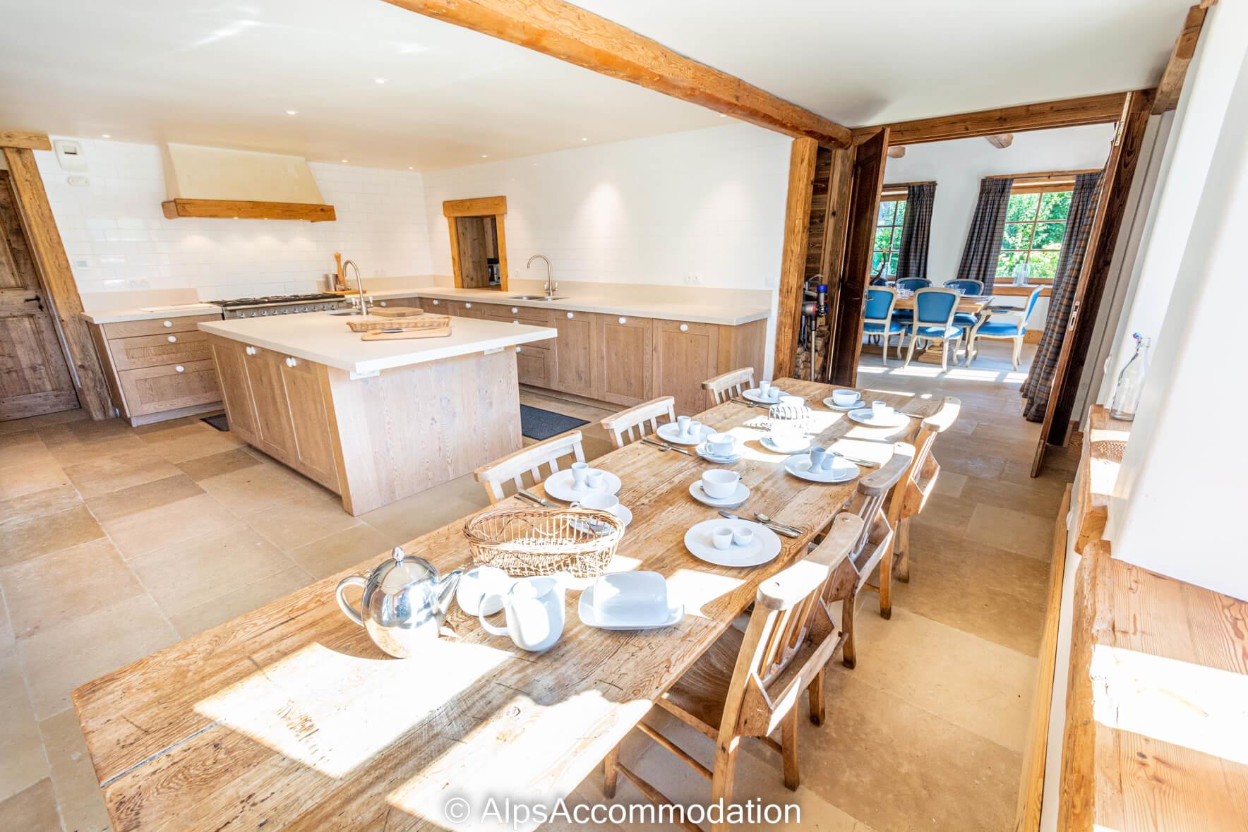 Ferme St Christophe Samoëns - Huge kitchen with dining table overlooking the gardens