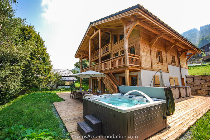 Chalet Maya Samoëns - Gorgeous alpine chalet with large hot tub, and gardens with tables and chairs, and a BBQ