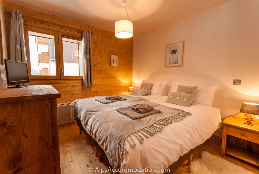 Chardons Argentés D3 Samoëns - Second bedroom with king size bed or twin beds