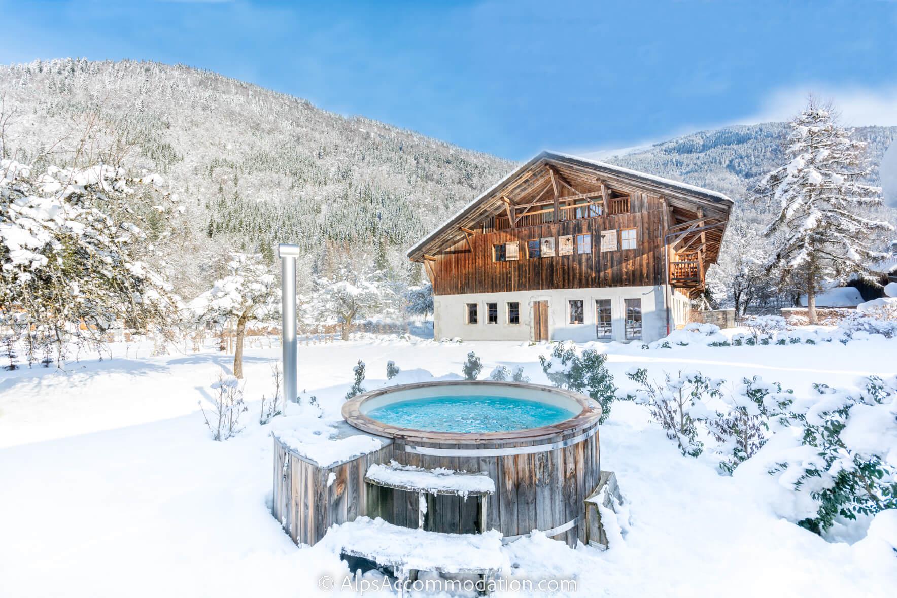 Ferme St Christophe Samoëns - The stunning gardens featuring wood fired hot tub and sauna