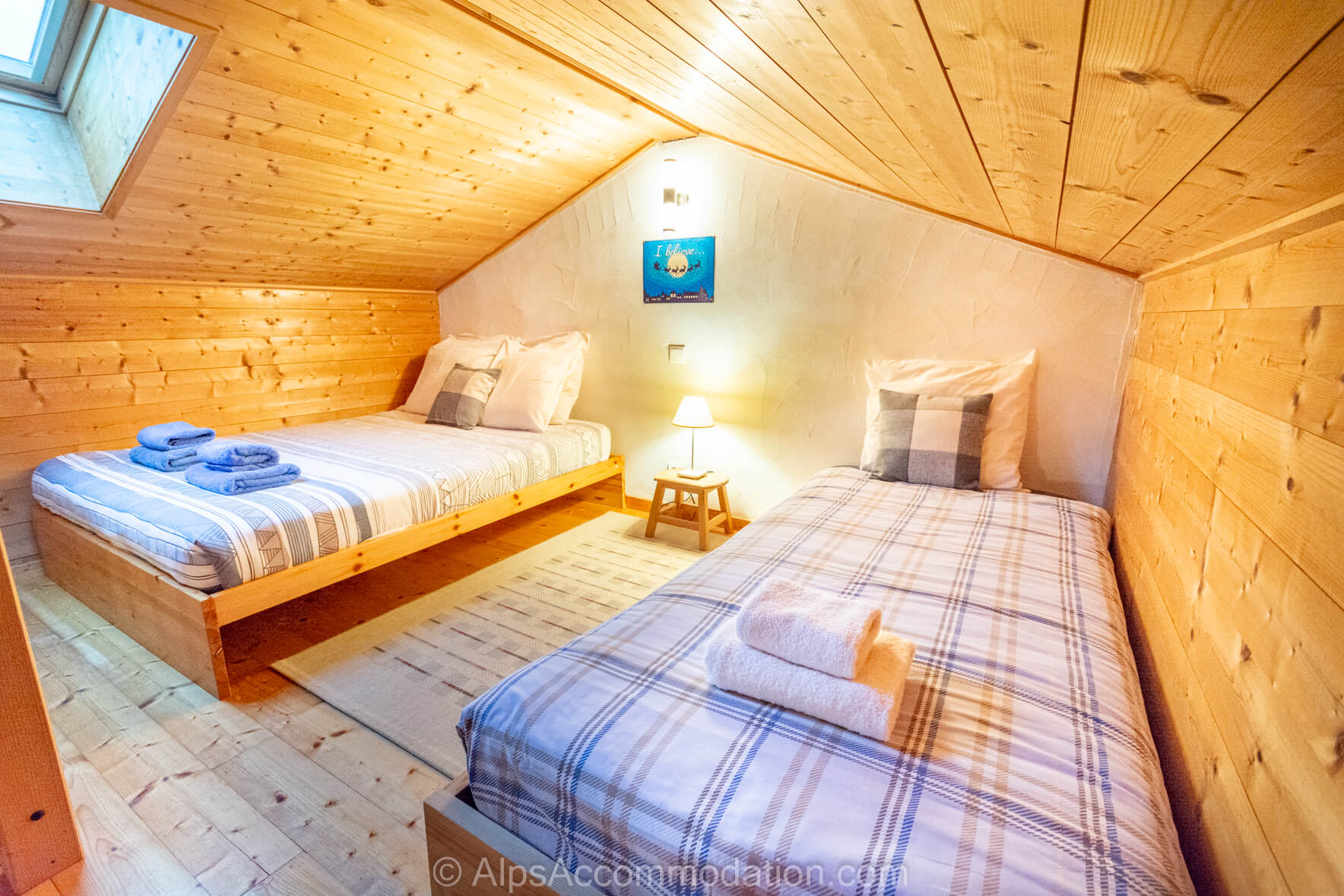 Chalet Lys Martagon Samoëns - Loft bedroom with TV and games console