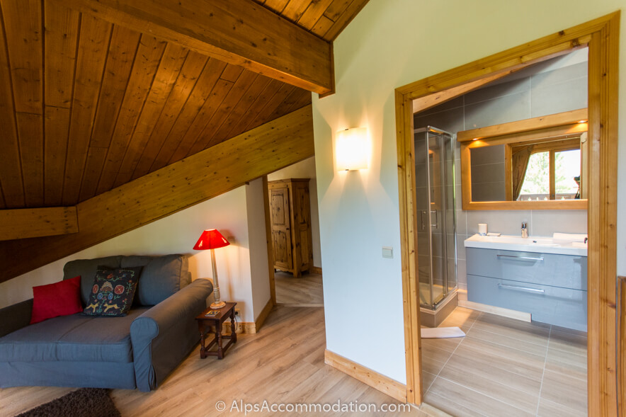 Pas Au Loup A10 Samoens - Large family bathroom with shower, vanity unit with sink, and WC
