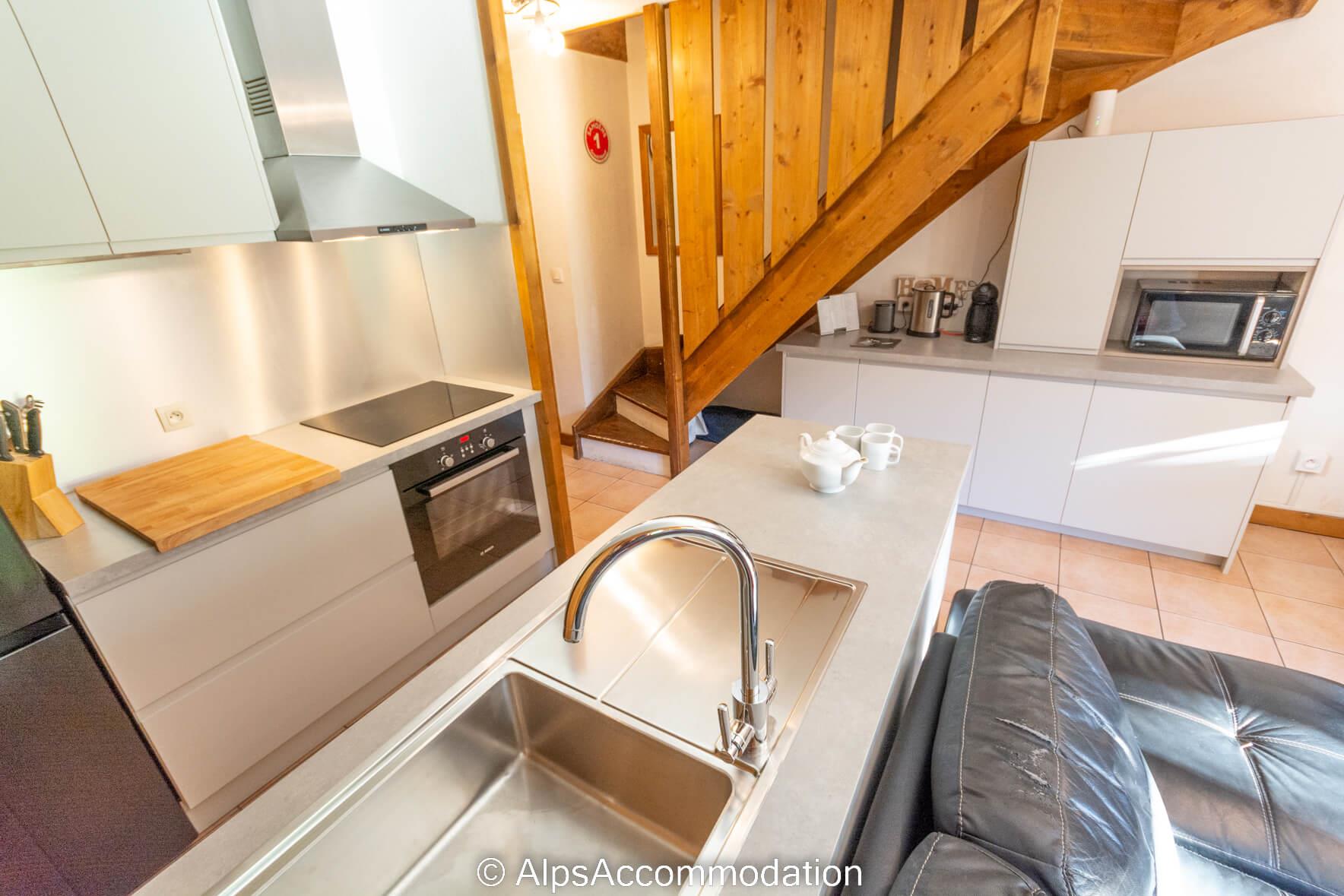 Chalet Amande E4 Samoëns - Fully equipped kitchen with large fridge freezer dishwasher and coffee machine