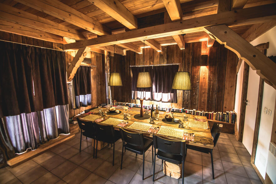 Chalet Pomet Morillon - Dining area with comfortable seating for up to 14 people