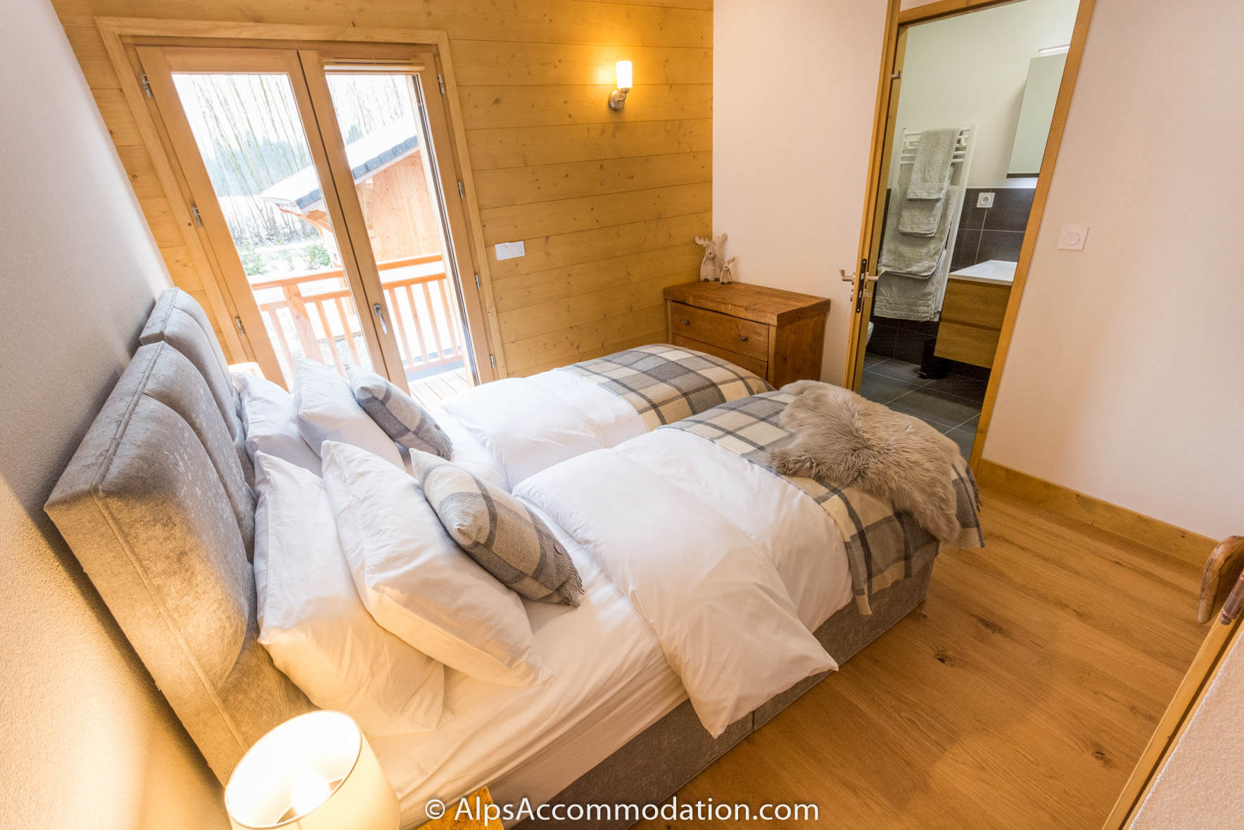 Chalet Louisa Samoëns - Ensuite twin or king bedroom with balcony