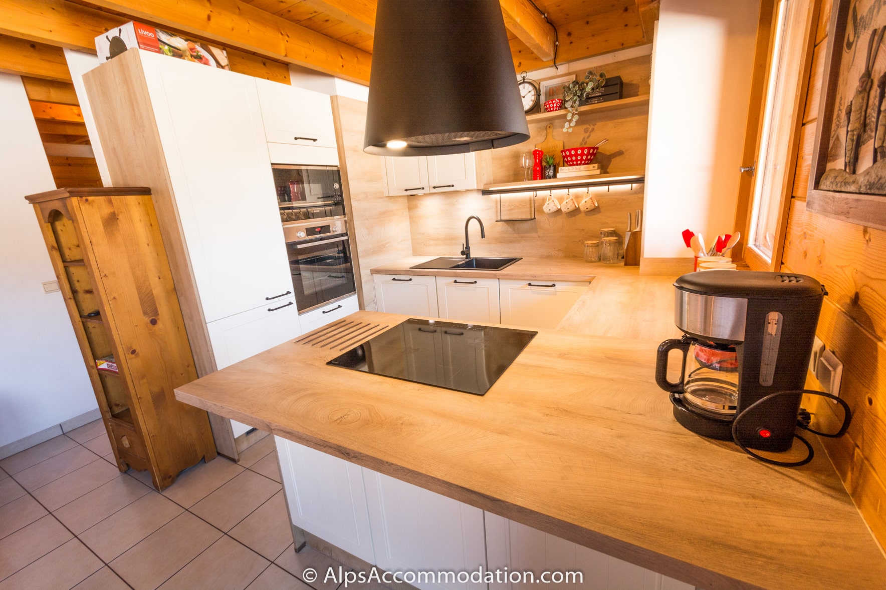 Pas Au Loup A10 Samoens - Spacious kitchen which contains everything you could need