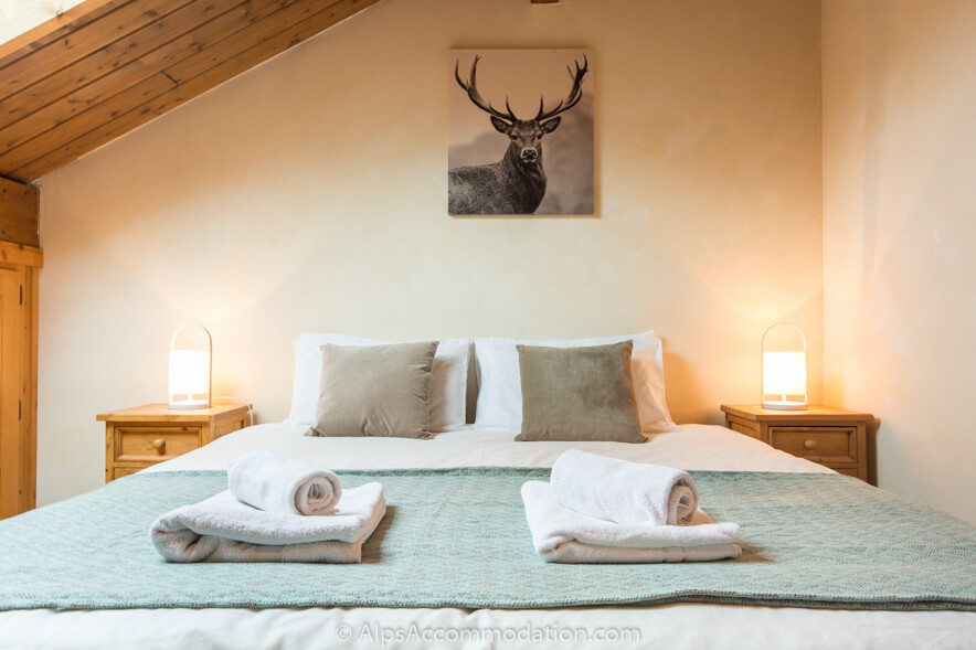 Pas Au Loup A10 Samoens - Stunning fresh and alpine decoration and furnishings of the super king size bedroom