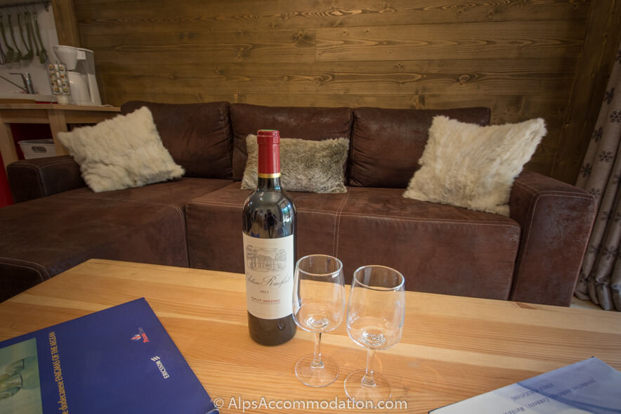 Apartment Les Niveoles B9 Morillon - Kick back on the stylish sofa and unwind with a glass of wine