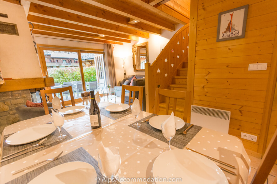 Chalet La Cascade Samoëns - Open plan living and dining area