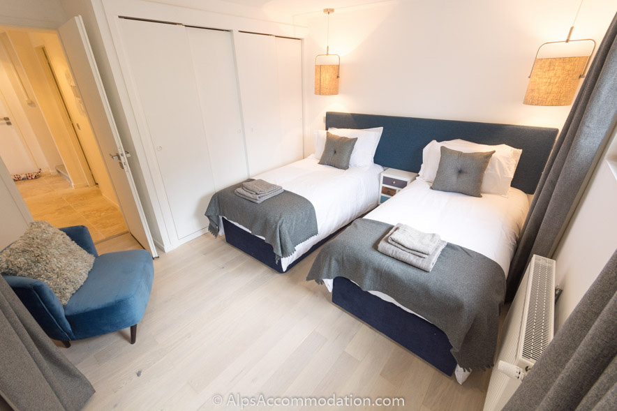 Apartment Falconnières Samoëns - Stylish yet cosy twin bedroom. The beds can be pushed together to create a super king bed