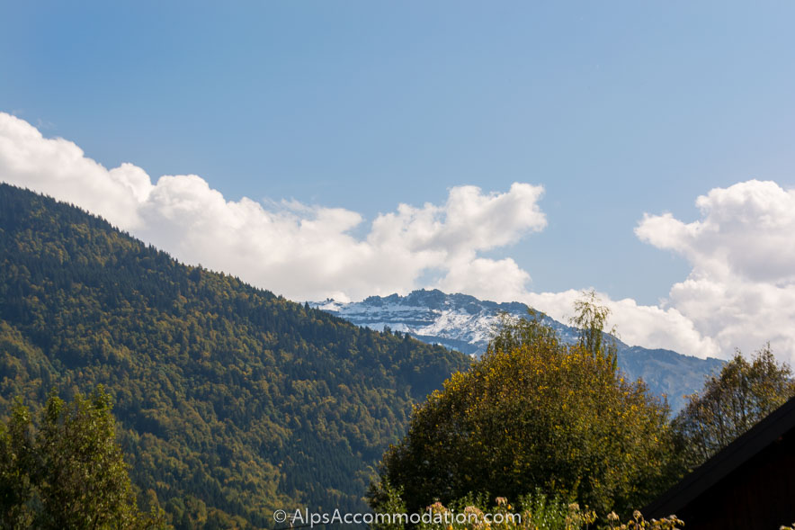Le Clos F6 Samoëns - Snow capped peaks surround the apartment