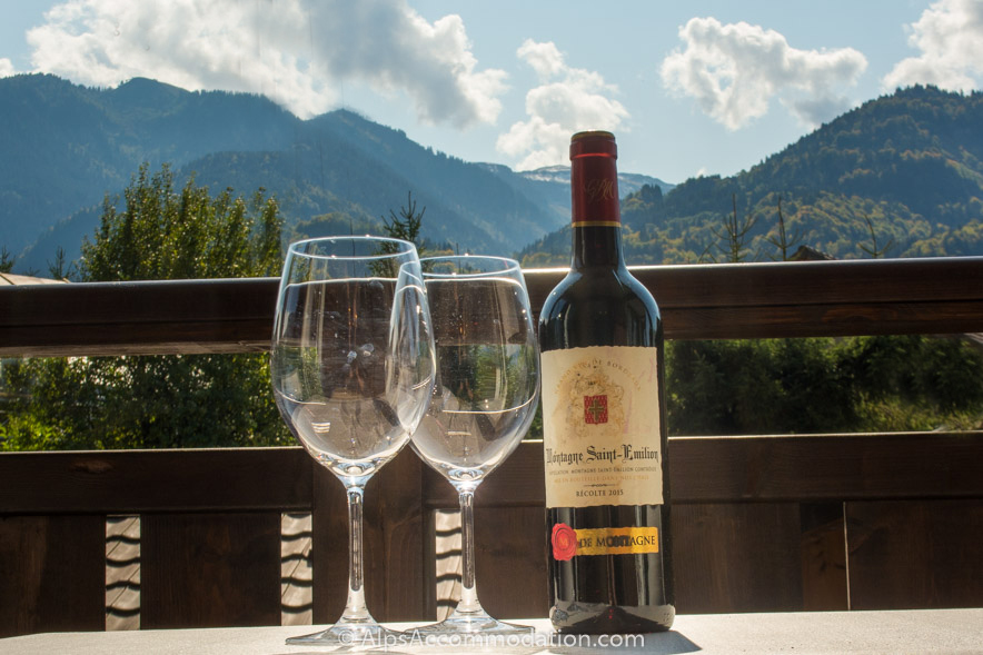 Le Clos F6 Samoëns - Enjoy a glass of wine and views of the ski area from the south facing balcony