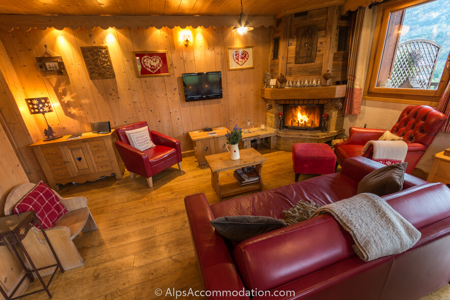 Apartment Biollet Samoëns - Living area with comfortable sofas and a roaring log fire