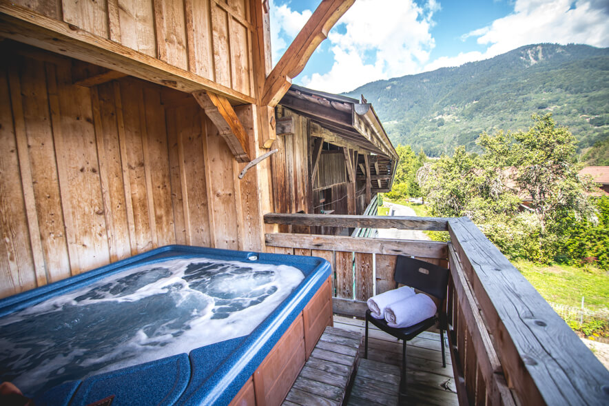 Chalet Pomet Morillon - Relax in the hot tub after a day in the mountains