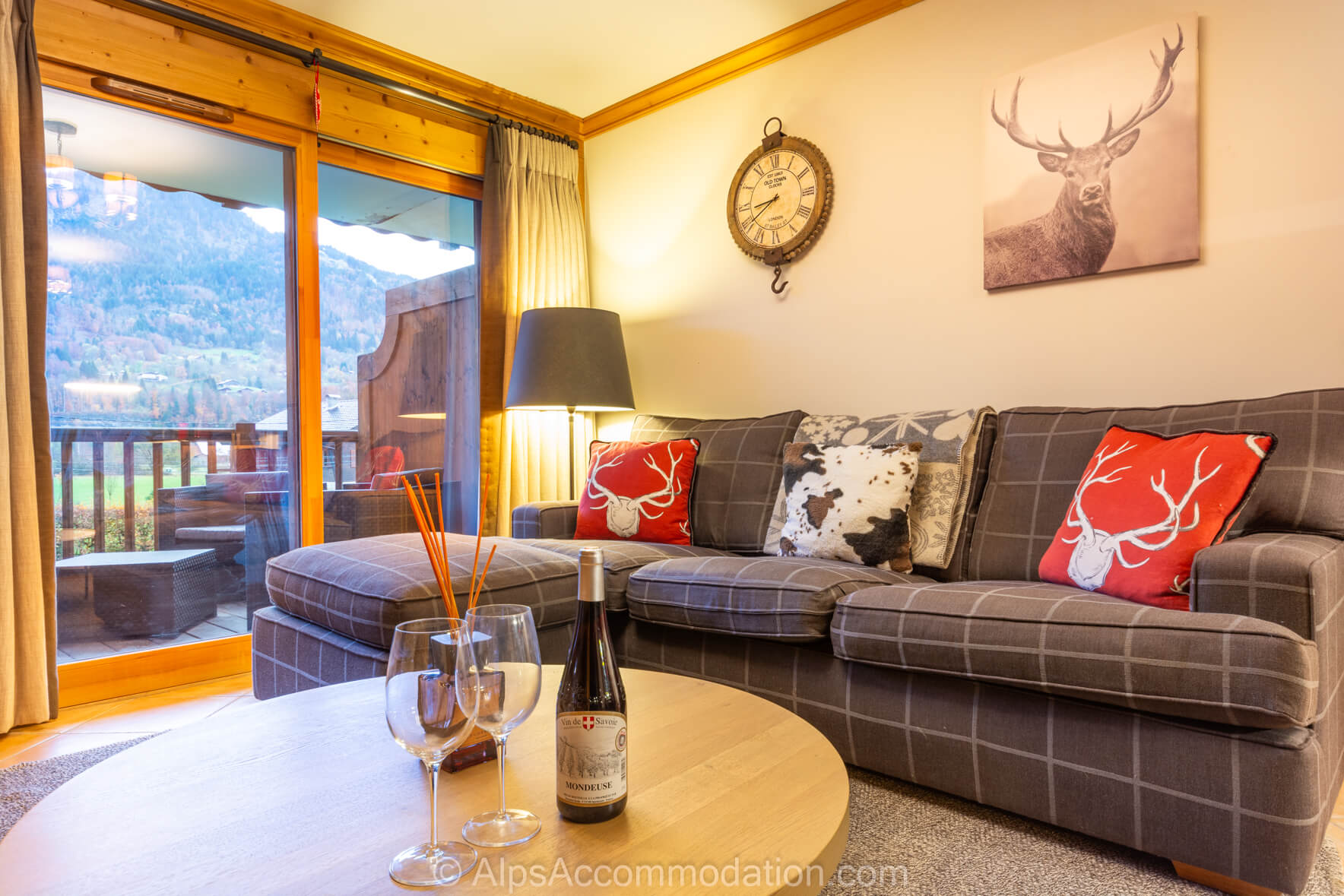 Chardons Argentes G6 Samoëns - Great views over the valley from the living area