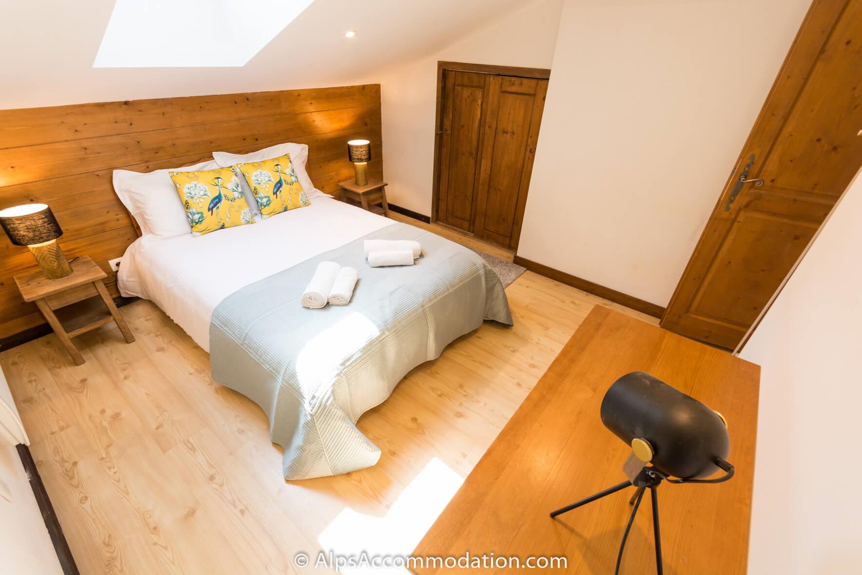Les Fermes de Samoëns F4 Samoens - Comfortable double bedroom on the second floor