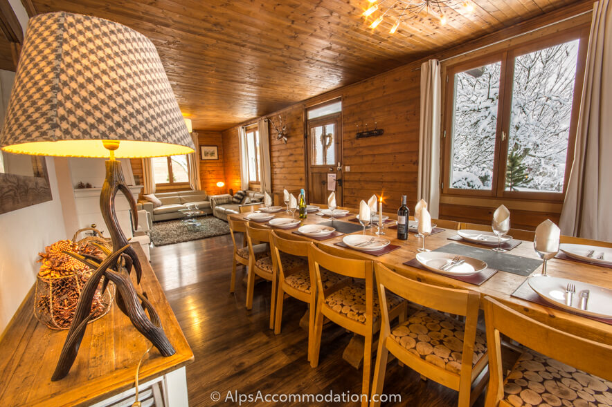 Chalet Moccand Samoëns - Long wooden dining table for large groups