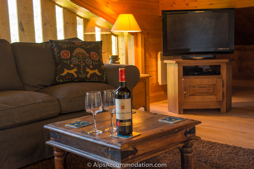 Pas au Loup A10 Samoens - The spacious lounge offers a cosy comfortable space to relax along with stunning views