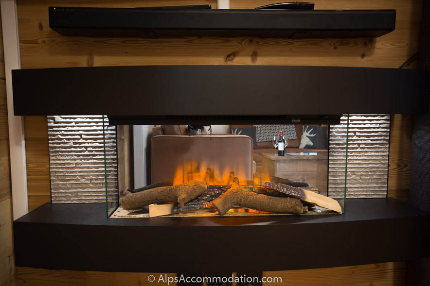 Apartment CH7 Morillon - The remote controlled electric log fire ensures a cosy atmosphere