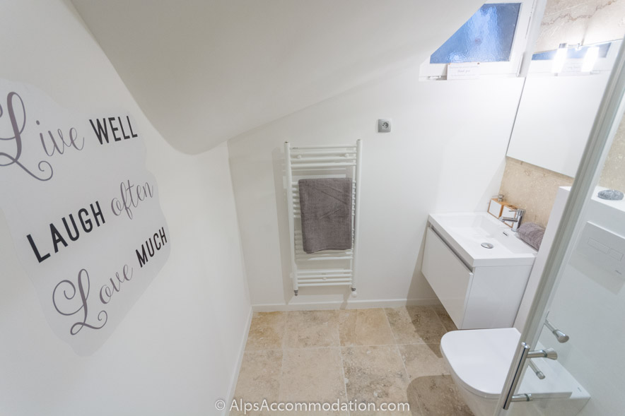 Apartment Falconnières Samoëns - A good size family bathroom with shower