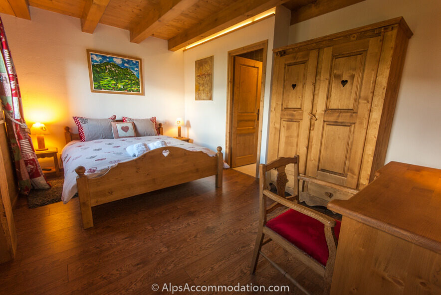 La Grange-Ferme Samoëns - Beautiful ensuite master bedroom