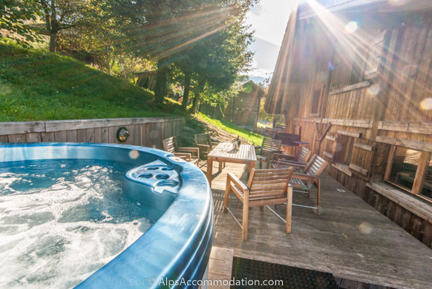 Chalet Foehn Samoëns - Enjoy a dip in the luxurious hot tub!