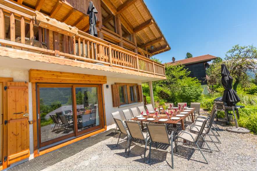 Apartment Marguerite Samoëns - The property offers excellent outdoor space with table chairs and BBQ provided