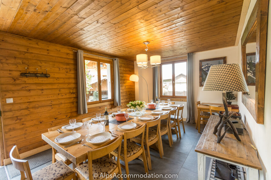 Chalet Moccand Samoëns - Dining tables can seat large groups for fun evenings