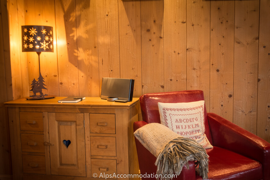 Apartment Biollet Samoëns - A cosy corner to enjoy a glass of wine and a good book