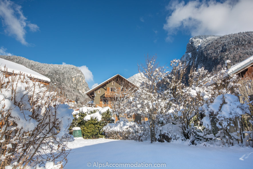 Chalet Moccand Samoëns - Front view winter