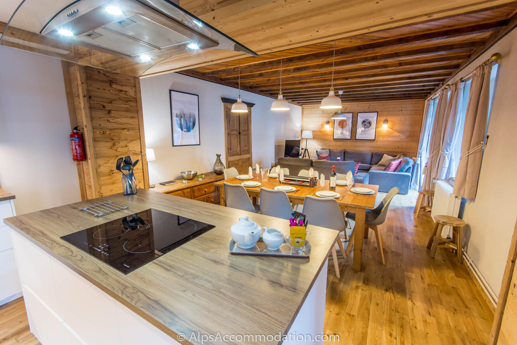 Chalet Mysig Samoëns - The lower floor is a wonderfully spacious open plan kitchen dining and living area