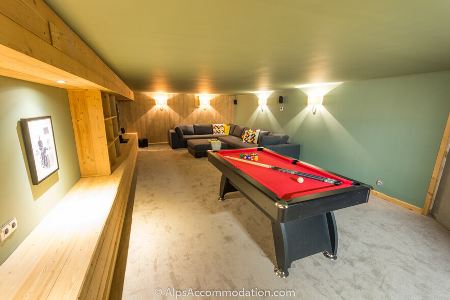 Chalet Balthazar Samoëns - The lower floor of the chalet hosts a spacious second living area/games room