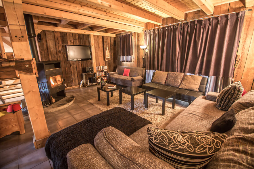 Chalet Pomet Morillon - Cosy lounge with deep comfortable sofas