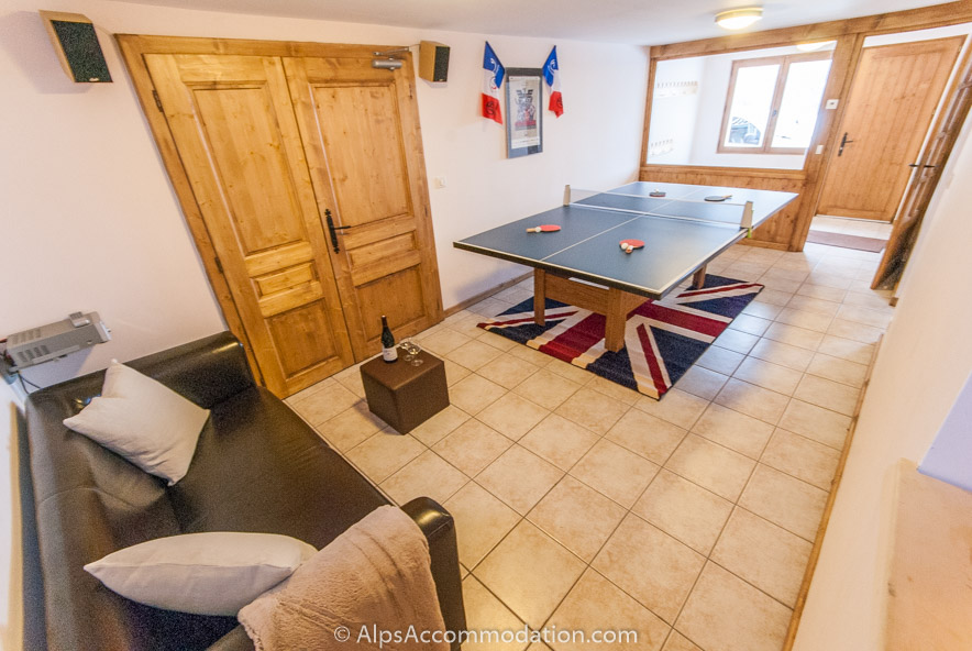Chalet Sisu Sixt-Fer-à-Cheval - Games room with table tennis and sound system