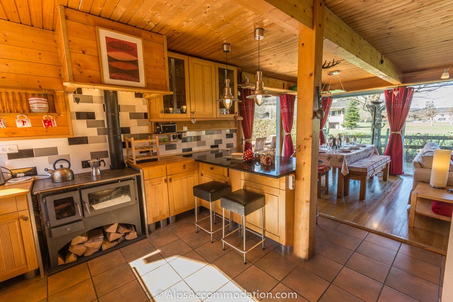 Chalet Bleu Morillon - The fully equipped kitchen offers everything you could need