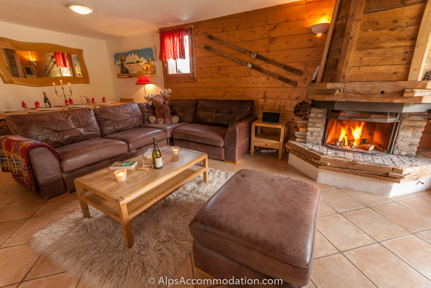Chalet Alpage Morillon 1100 - Luxurious living area with roaring log fire and huge comfortable leather sofa