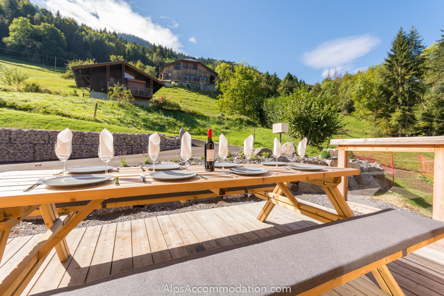 Chalet Sarbelo Samoëns - The south facing terrace with outside dining