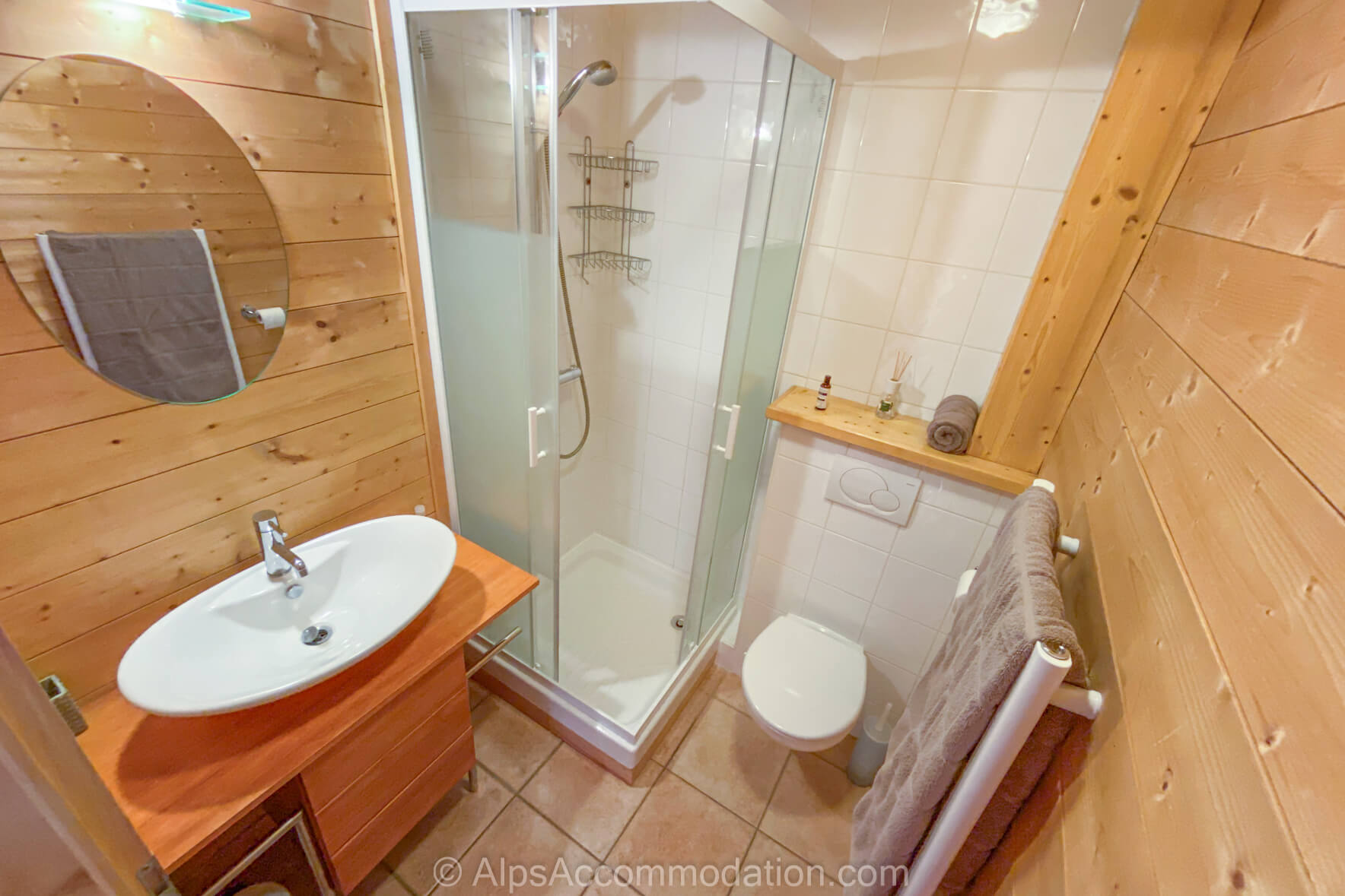 Chalet La Cascade Samoëns - Family bathroom with large shower on the first floor