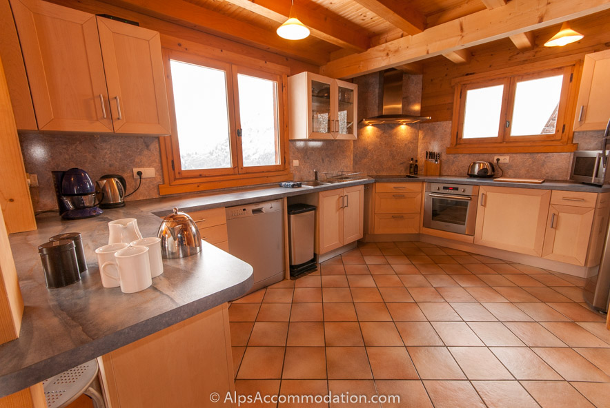 Chalet Sisu Sixt-Fer-à-Cheval - Large and well equipped kitchen