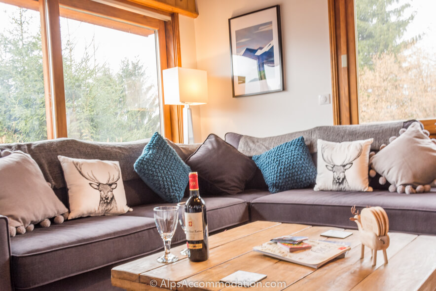 Chalet Marguerite Samoëns - Enjoy stunning views from the cosy living area