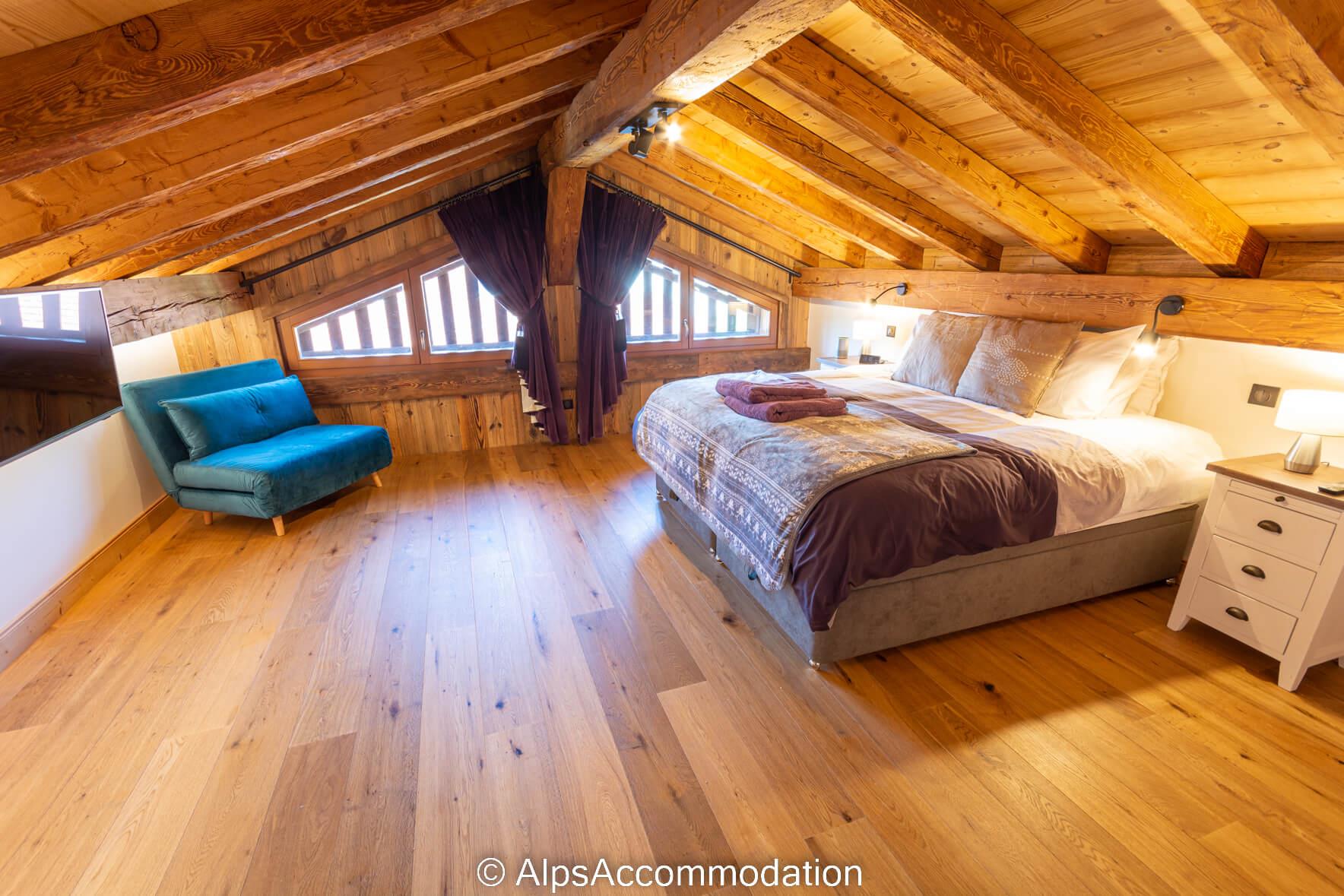 Chalet Lily Samoëns - Bedroom 3 on the upper level with beautiful exposed beams
