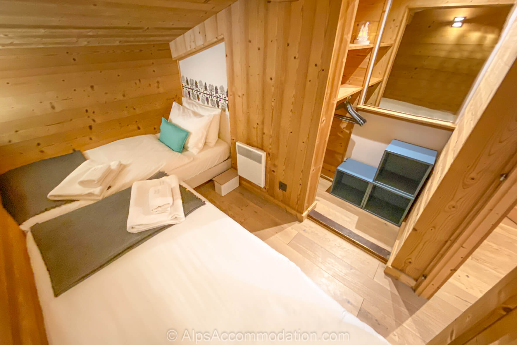 Chalet Toubkal Samoëns - Twin bedroom with generous built in storage