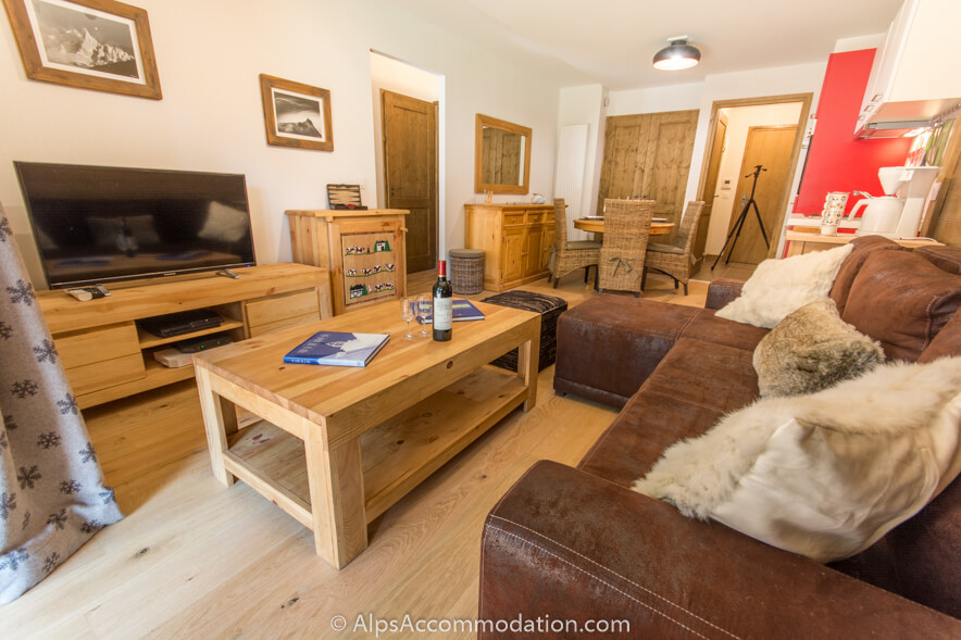 Apartment Les Niveoles B9 Morillon - A large LCD TV, free WiFi, games console and a selection of family games provide entertainment in the cosy lounge