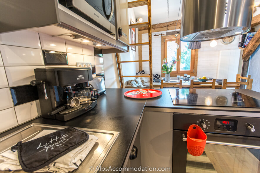 Chalet Tir na nOg Samoëns - Fully equipped kitchen with luxurious coffee machine