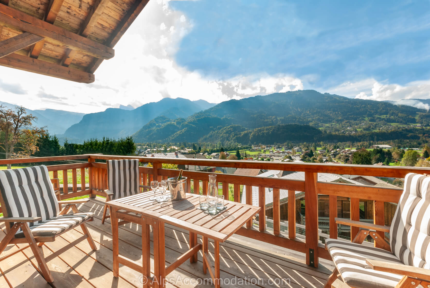 Chalet Foehn Samoëns - Stunning views from the sunny south facing balcony