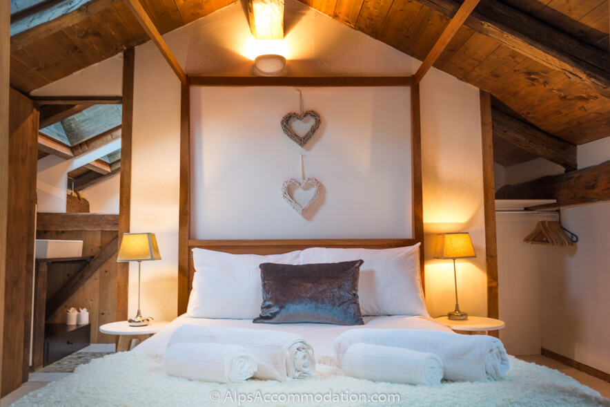 The Mazot Samoëns - Spacious master bedroom with ensuite bathroom