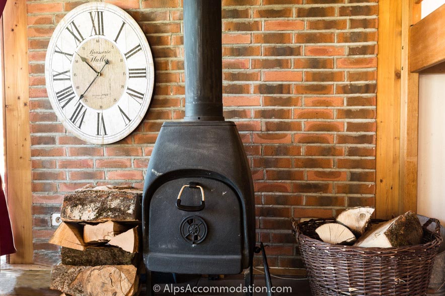 Chalet Bleu Morillon - A cosy log burner for those cold wintery nights
