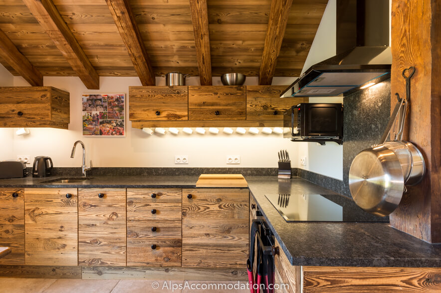 Chalet Petit Coeur Samoëns - The kitchen is fully equipped with quality throughout