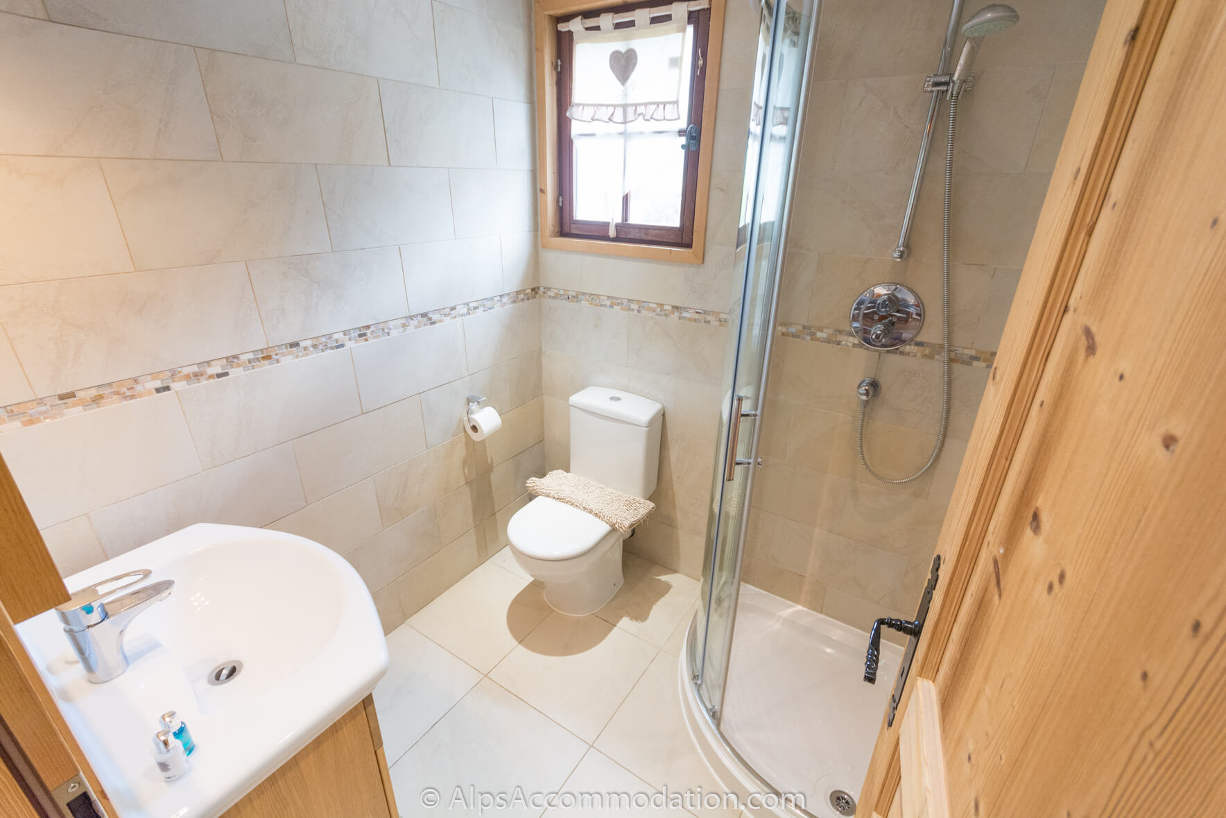 Chalet Étoile Morillon - Bathroom with shower on the middle level